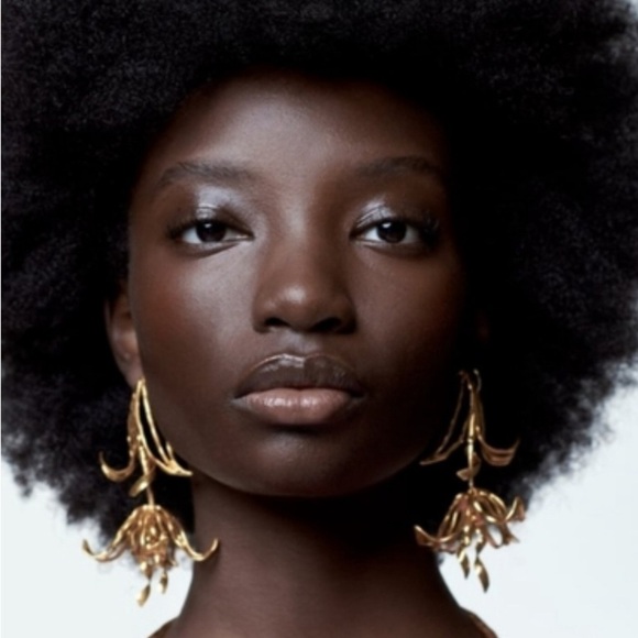 Zara gold flower dangle earrings #643 - Picture 3 of 3